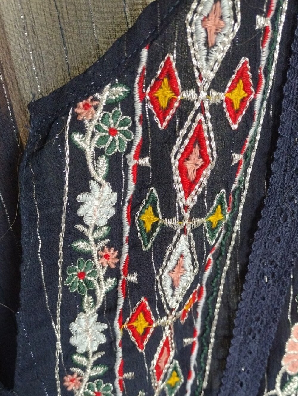 Cato Navy Sheer Tunic Over-Blouse with Colorful Embroidery Size 18/20 - Picture 5 of 5